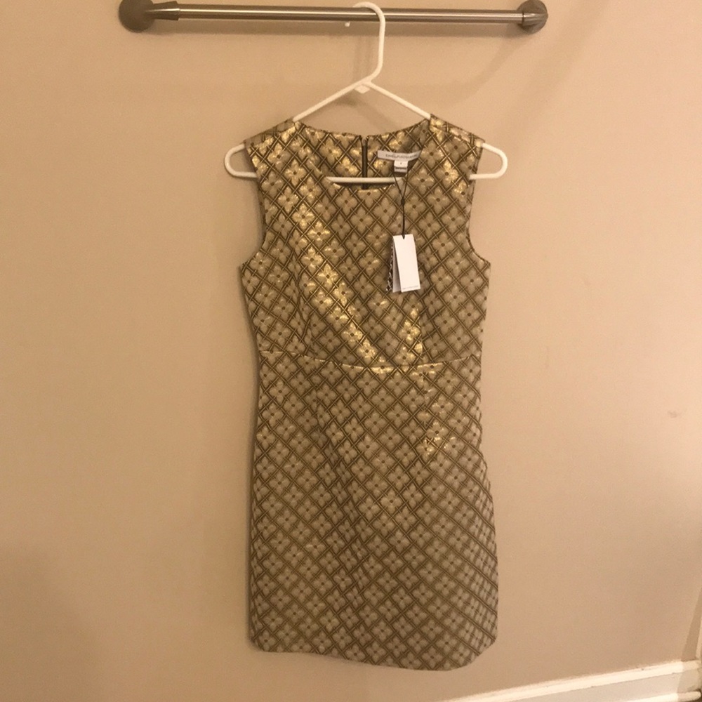NWT. Diane von Furstenburg size 4 gold mini dress